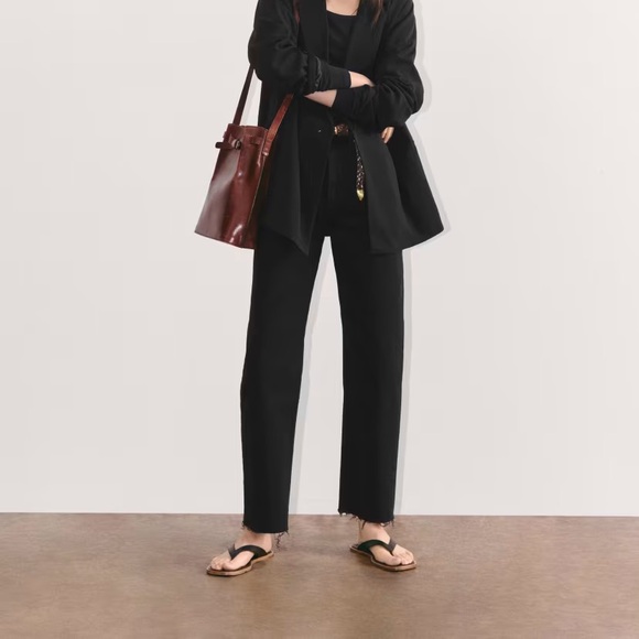 Everlane The Way High Jean - Black, frayed hem - Picture 11 of 11